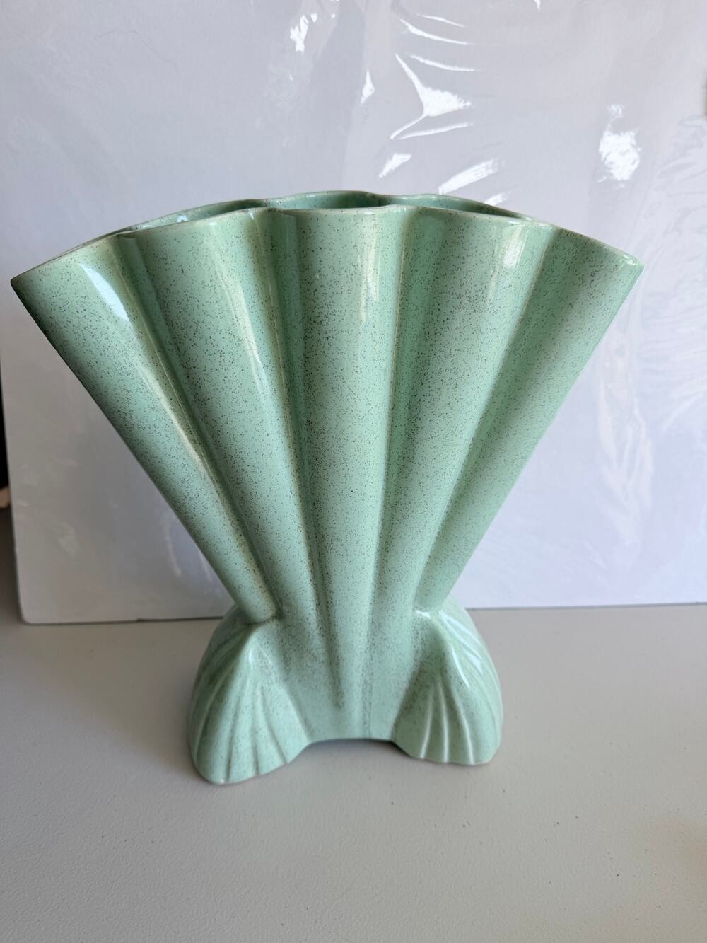 Vintage Brush-McCoy Art Deco Mid-Century Modern Fan Gladiola Mint Speckled Vase